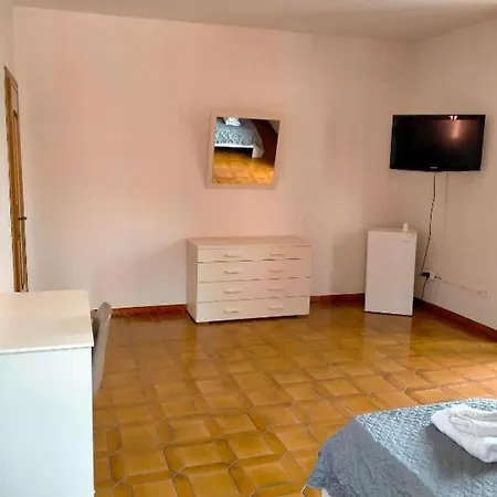 Impeccable 3-Bed House In Vibo Valentia Ferienhaus Vibo Valentia
